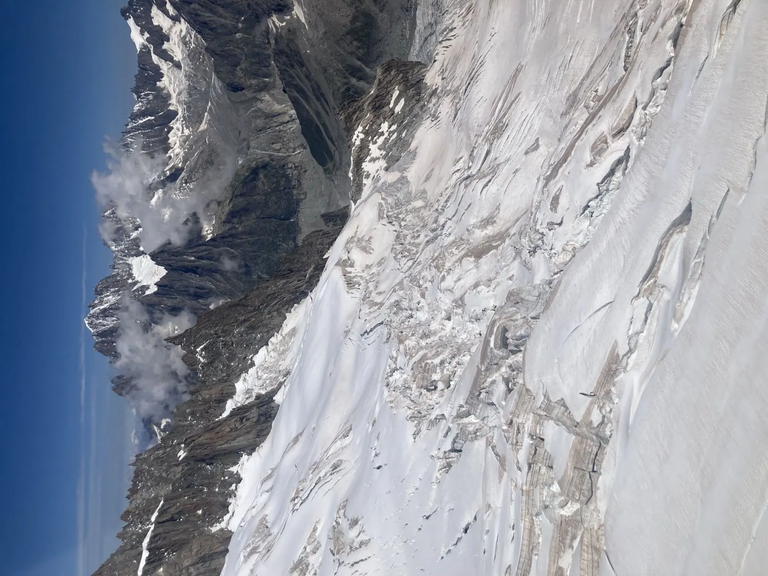 Vallée alpine et village de montagne
